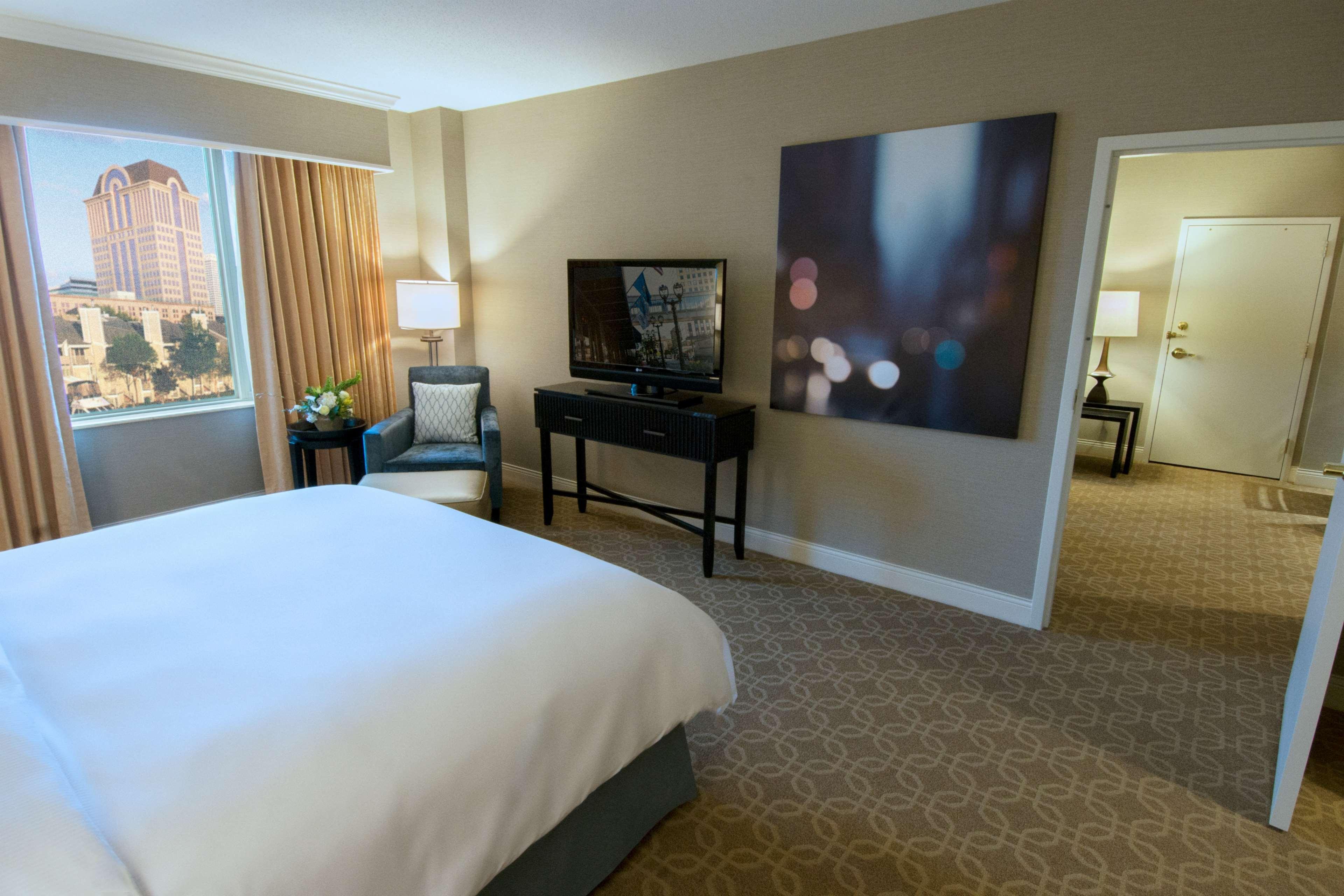 Hotel Hilton Milwaukee Exterior foto