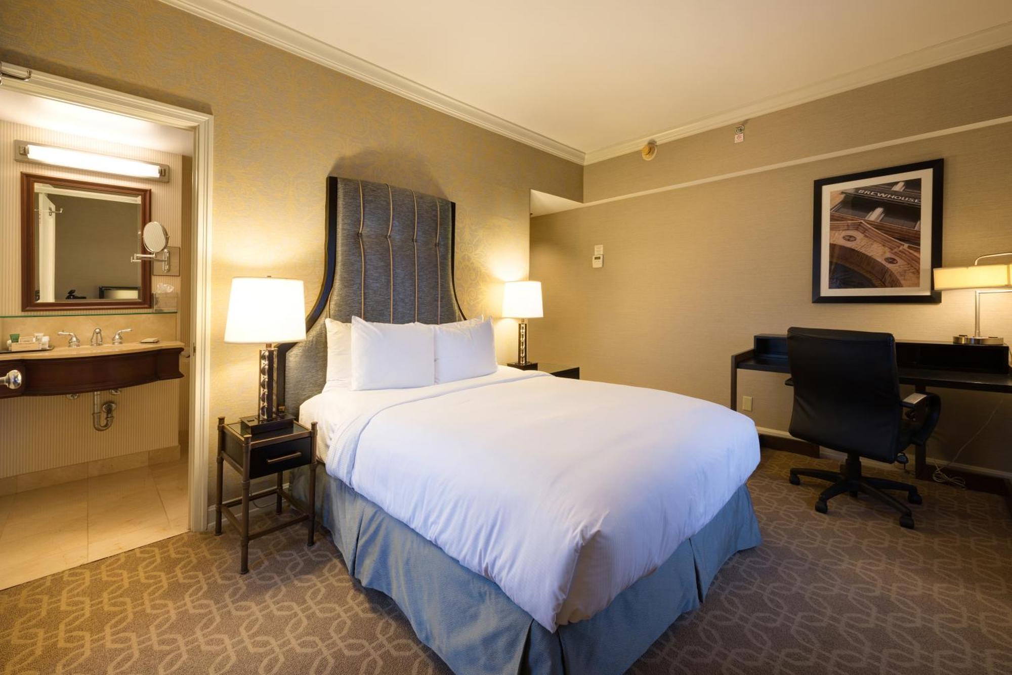 Hotel Hilton Milwaukee Exterior foto